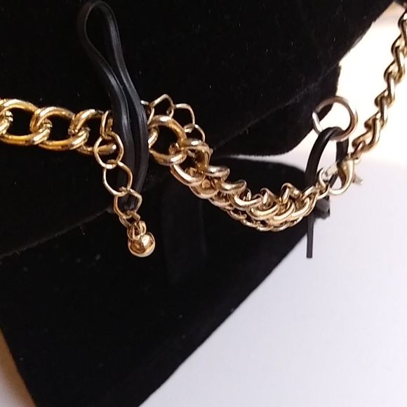 Beautiful necklace - Picture 3 of 3